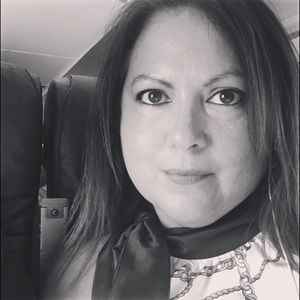 Meet your Posher, Elvia